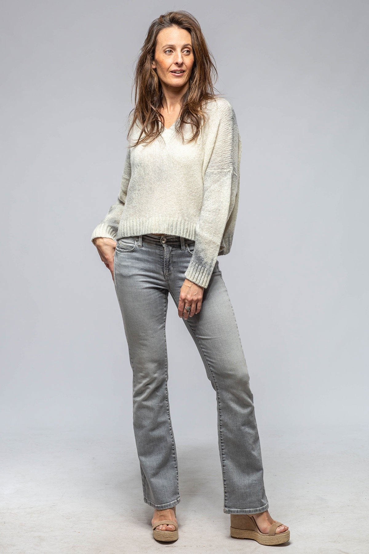 Diana Cropped V-Neck Shaded Sweater In Ice - AXEL'S
