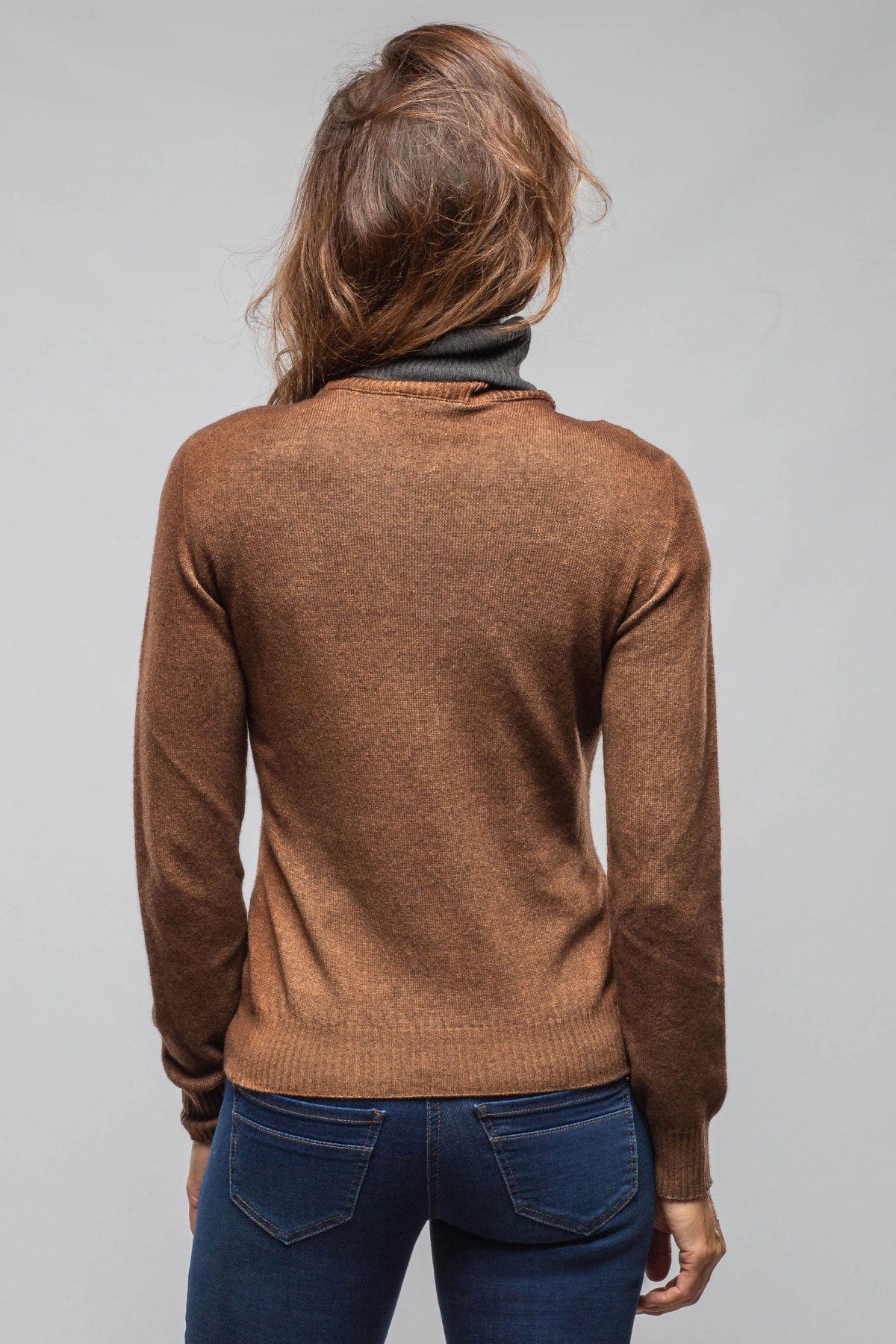 Avant Toi Elkie Reversible Sweater In Antelope Ladies - Sweaters