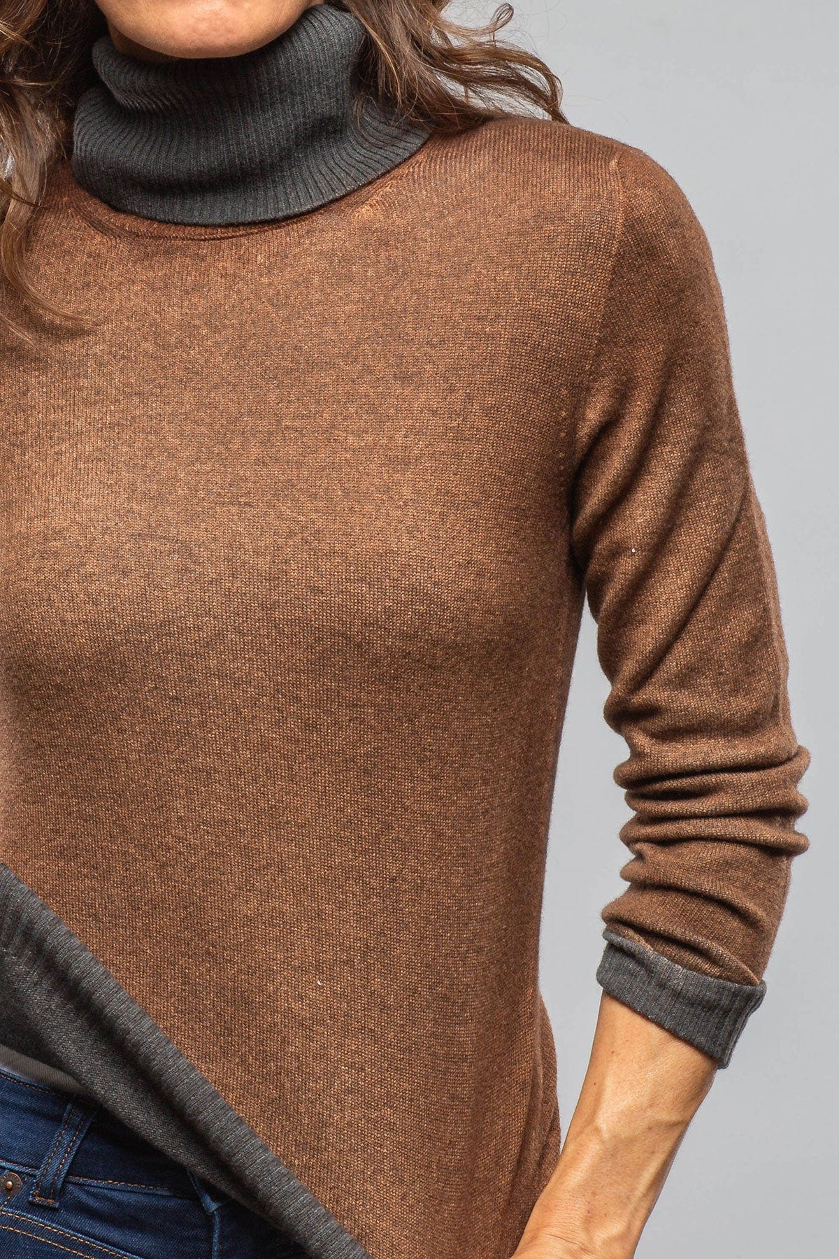 Avant Toi Elkie Reversible Sweater In Antelope Ladies - Sweaters