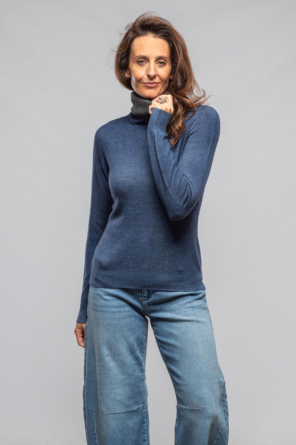 Avant Toi Elkie Reversible Sweater In Midnight Ladies - Sweaters