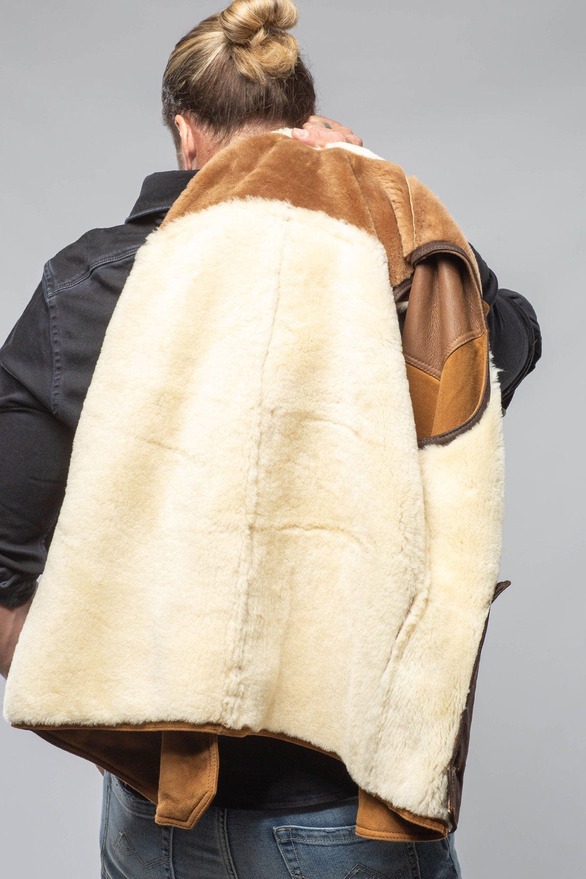 Axel's Florence Collection CK Shearling Vest With Contrast In Tobacco Mens - Outerwear - Shearling