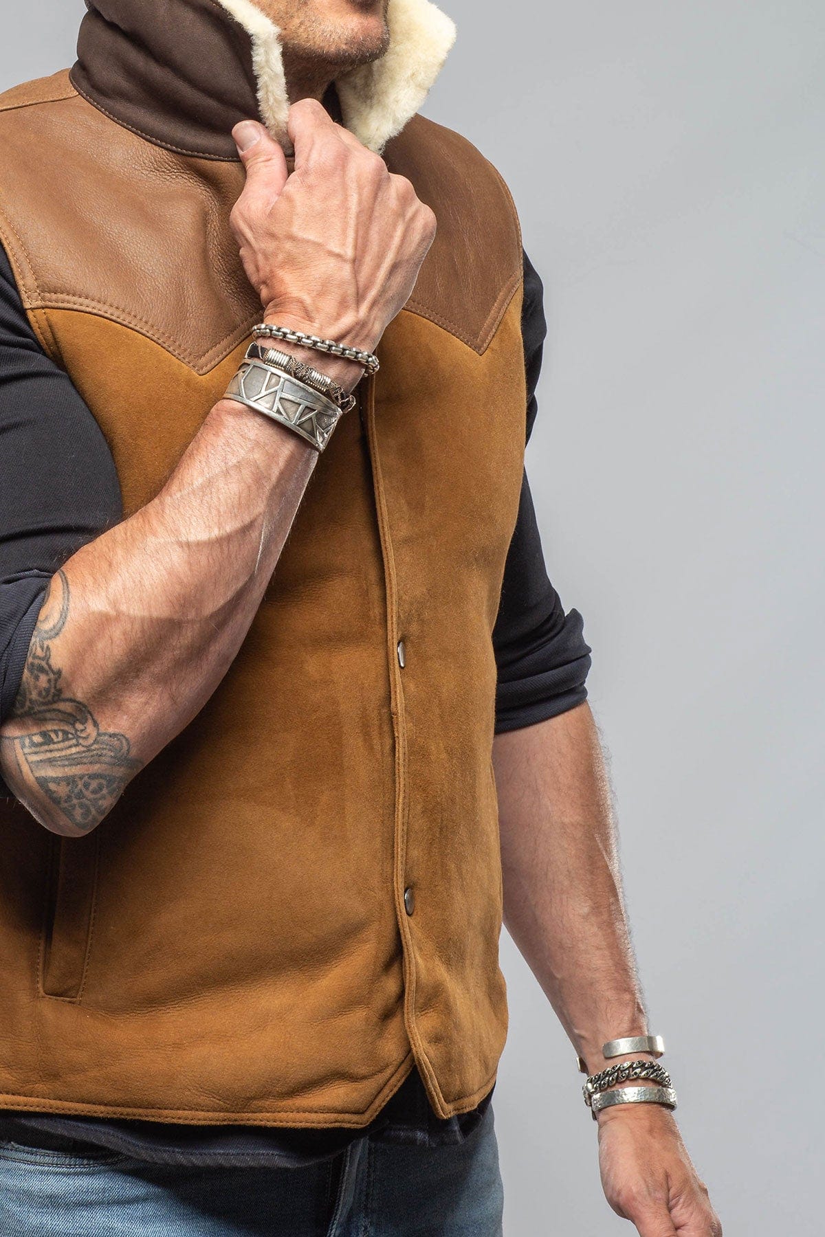 Axel's Florence Collection CK Shearling Vest With Contrast In Tobacco Mens - Outerwear - Shearling