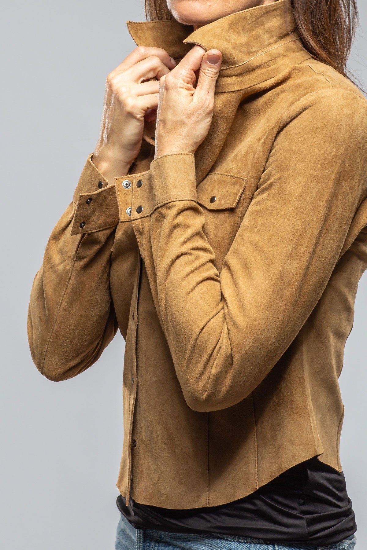 Axel's Giulia Suede Snap Shirt In Biscotti Ladies - Outerwear - Leather