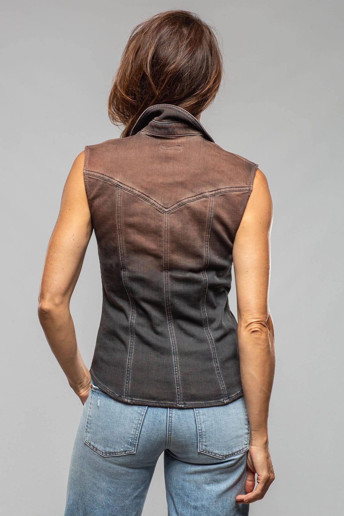 Axel's Premium Denim June Sleeveless Denim Snap Shirt In Desert Overdye Ladies - Snap Shirts