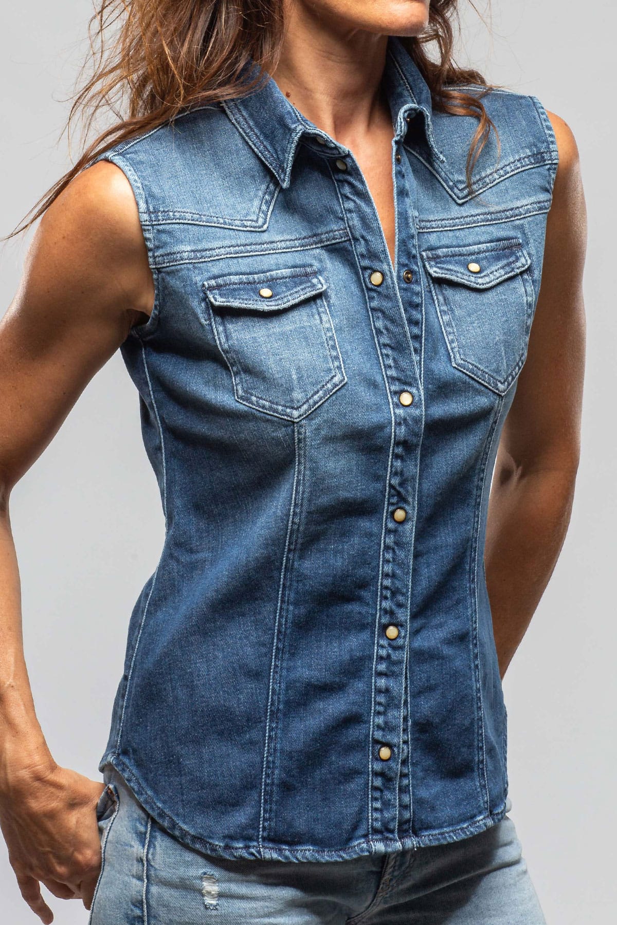 Axel's Premium Denim June Sleeveless Denim Snap Shirt In Mid Blue Ladies - Snap Shirts