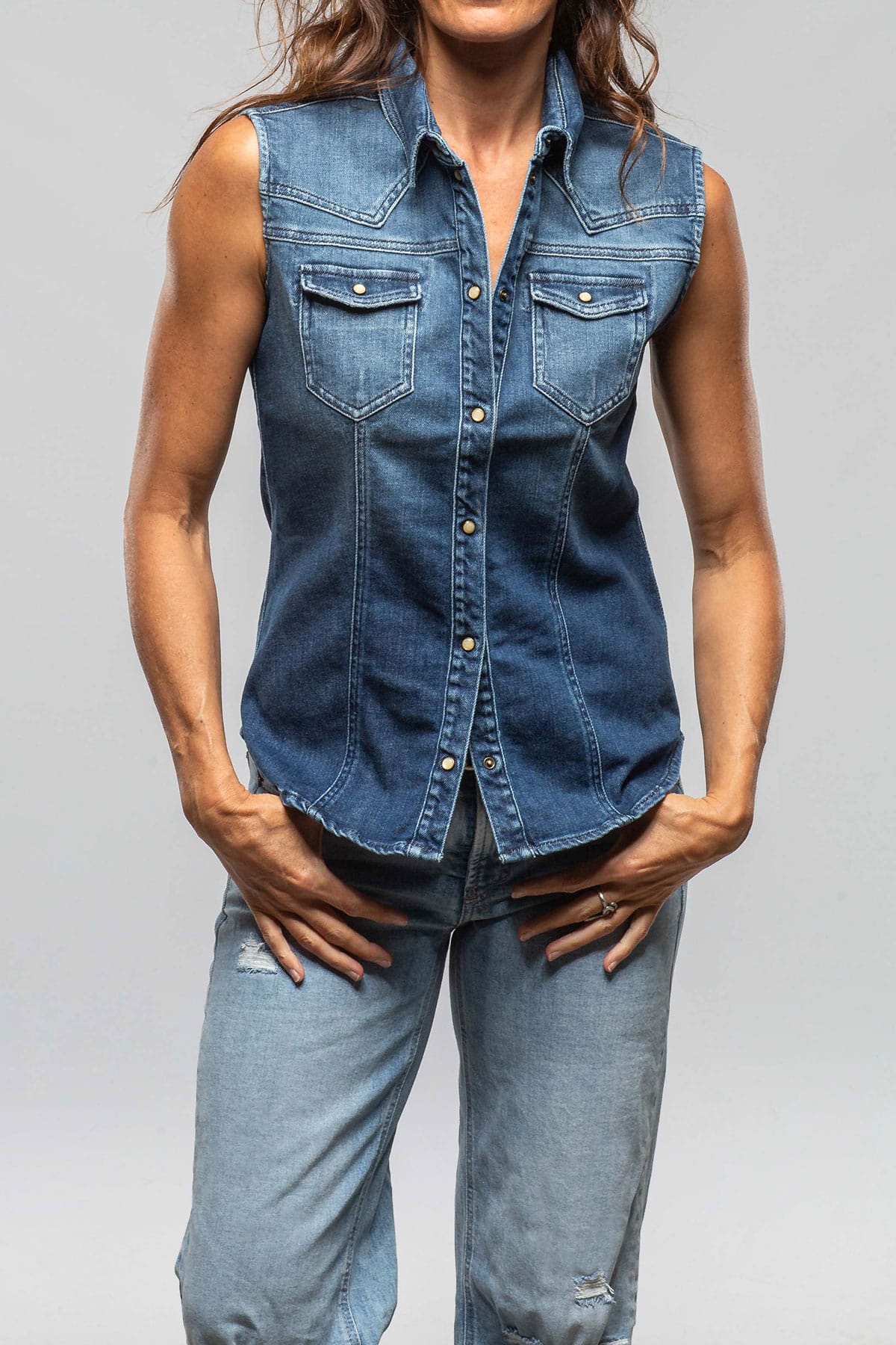Axel's Premium Denim June Sleeveless Denim Snap Shirt In Mid Blue Ladies - Snap Shirts