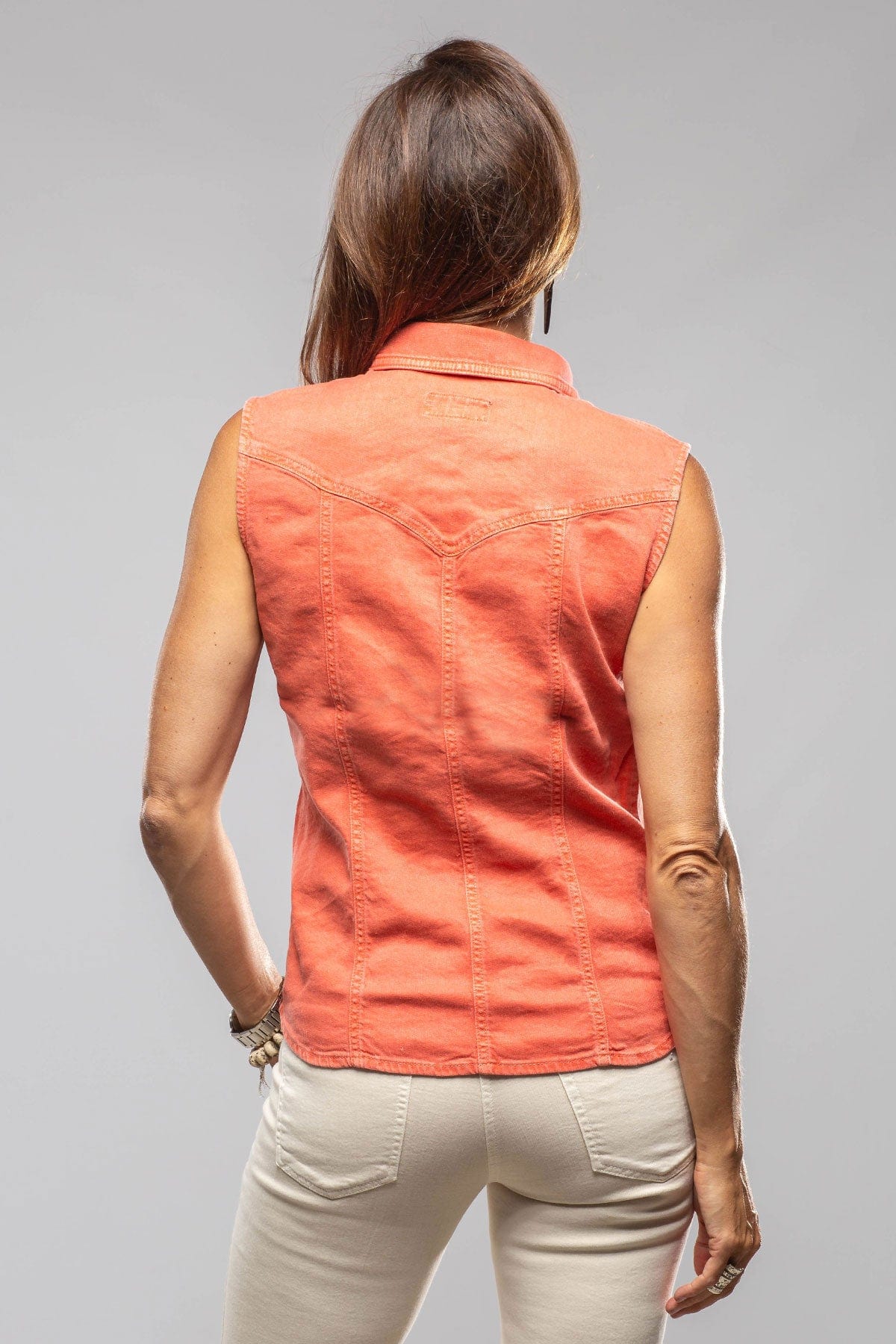 Axel's Premium Denim June Sleeveless Linen-Cotton Snap Shirt In