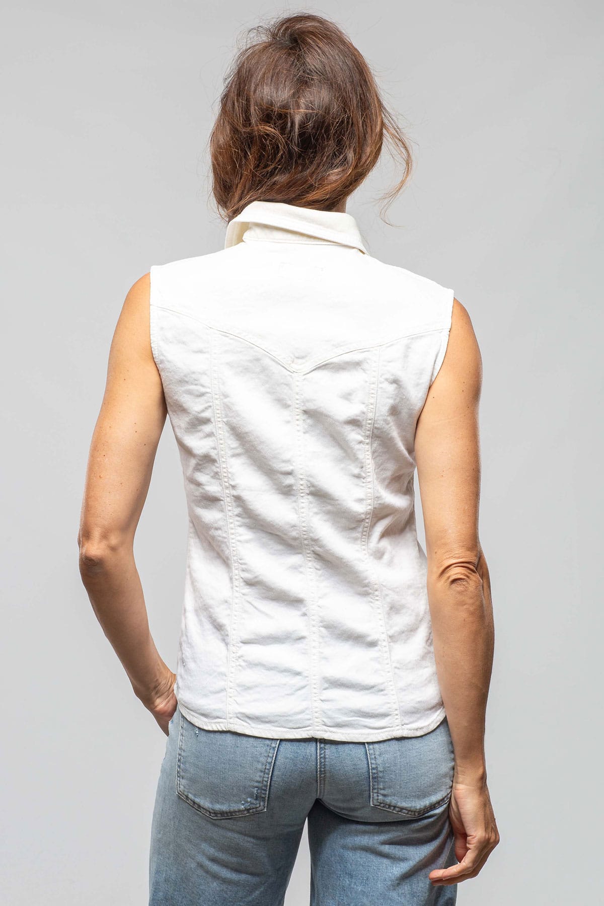 Axel's Premium Denim June Sleeveless Linen-Cotton Snap Shirt In White | Ladies - Snap Shirts