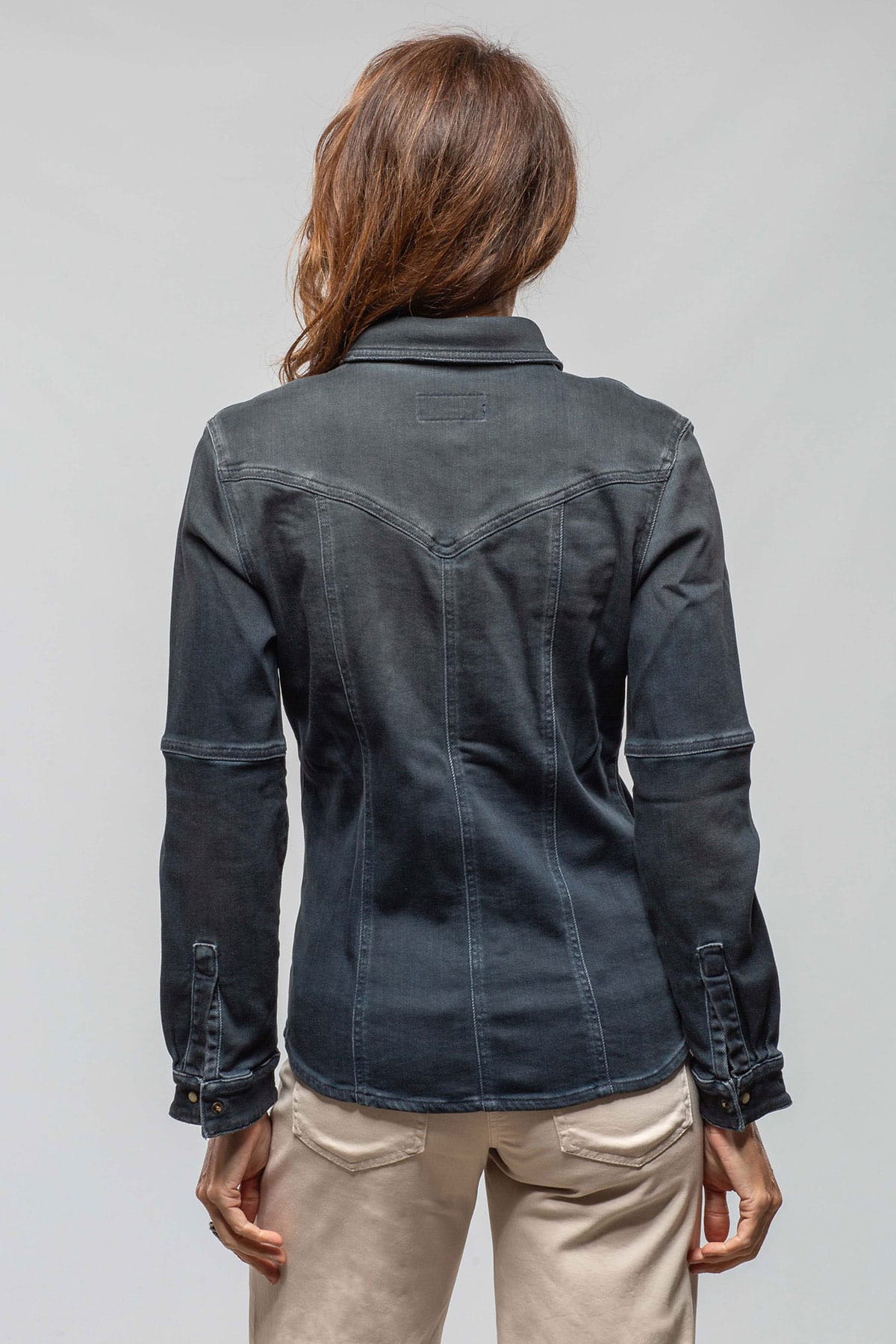 Maddi Fitted Western Snap Shirt In Antracite - AXEL'S
