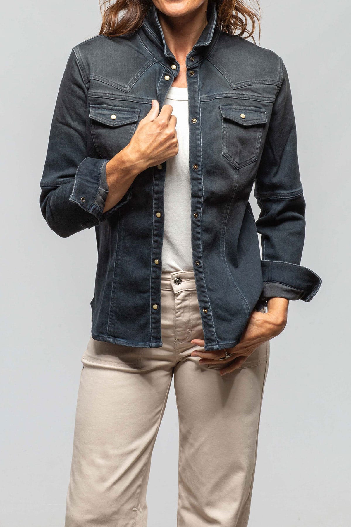 Maddi Fitted Western Snap Shirt In Antracite - AXEL'S