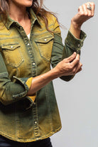 Maddi Fitted Western Snap Shirt In Marigold - AXEL'S