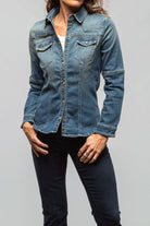 Maddi Fitted Western Snap Shirt In Mid Blue - AXEL'S