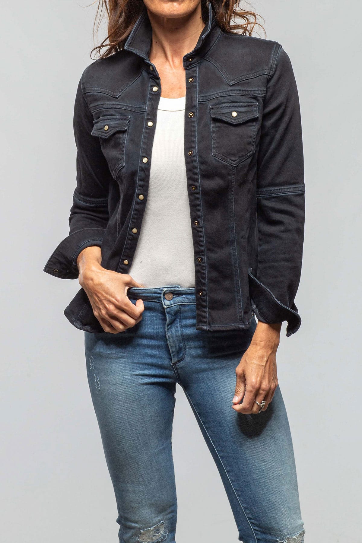 Maddi Fitted Western Snap Shirt In Nero - AXEL'S