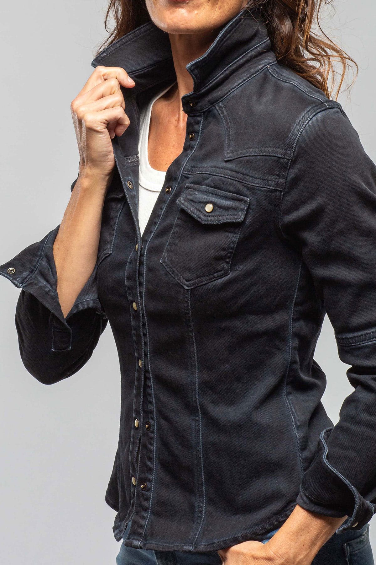 Maddi Fitted Western Snap Shirt In Nero - AXEL'S