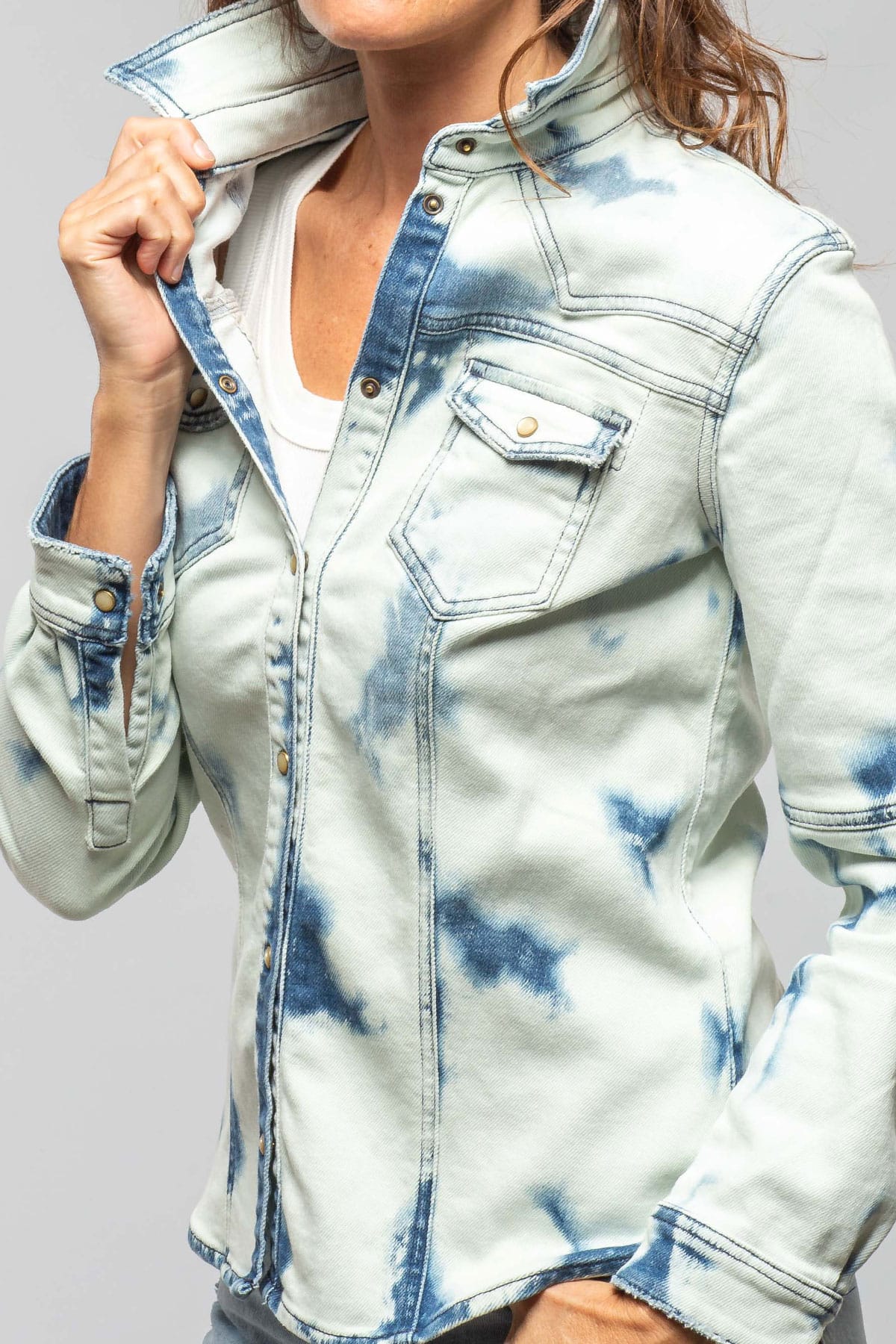 Maddi Fitted Western Snap Shirt In White Over Dye - AXEL'S
