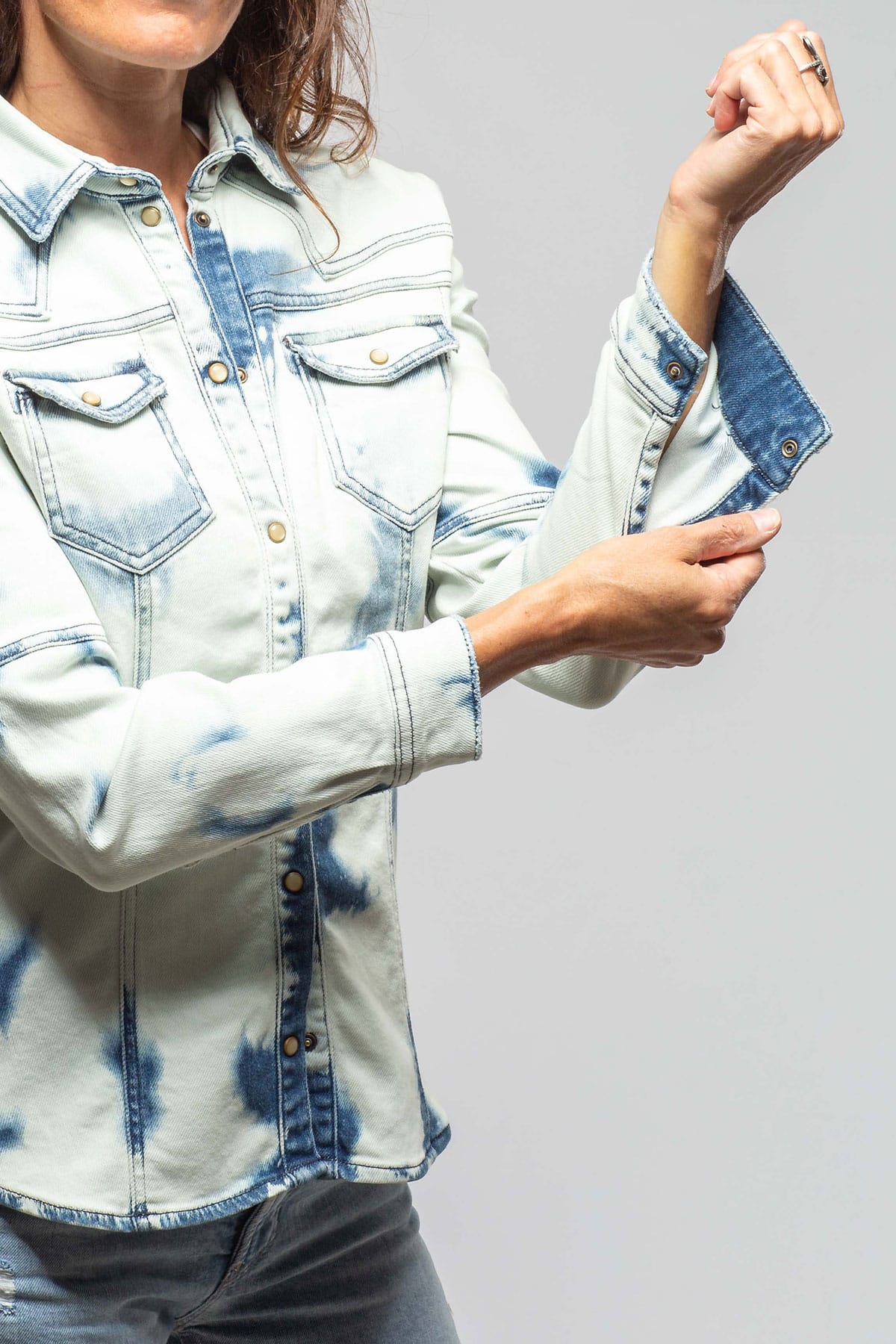 Maddi Fitted Western Snap Shirt In White Over Dye - AXEL'S
