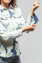 Maddi Fitted Western Snap Shirt In White Over Dye - AXEL'S