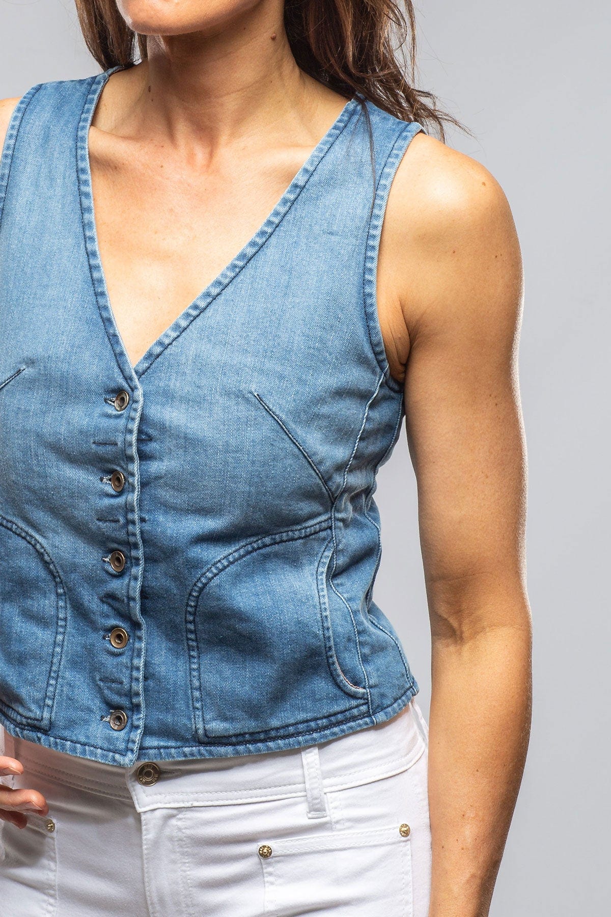 Axel's Premium Denim Scottie Short Denim Vest In Light Blue Vintage | Ladies - Tops