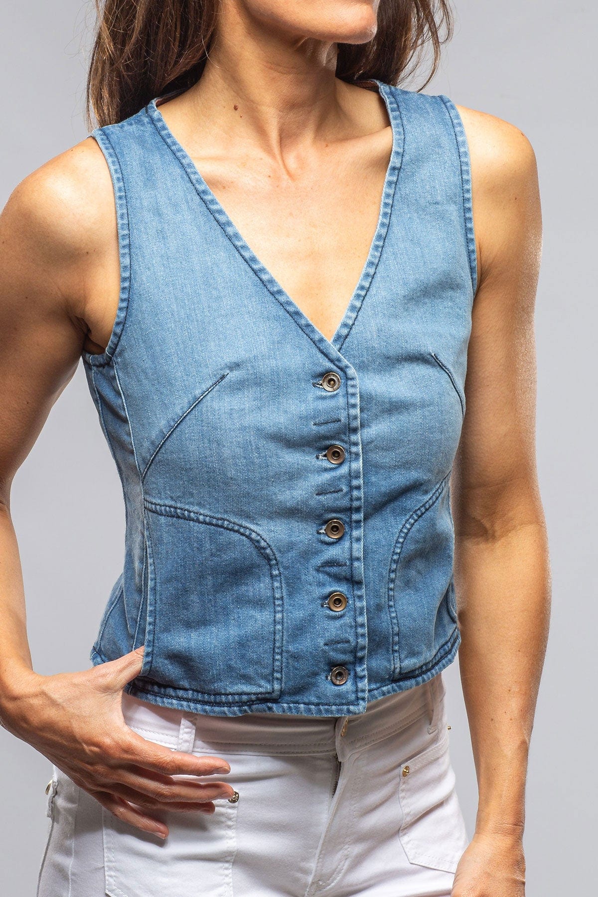 Axel's Premium Denim Scottie Short Denim Vest In Light Blue Vintage | Ladies - Tops