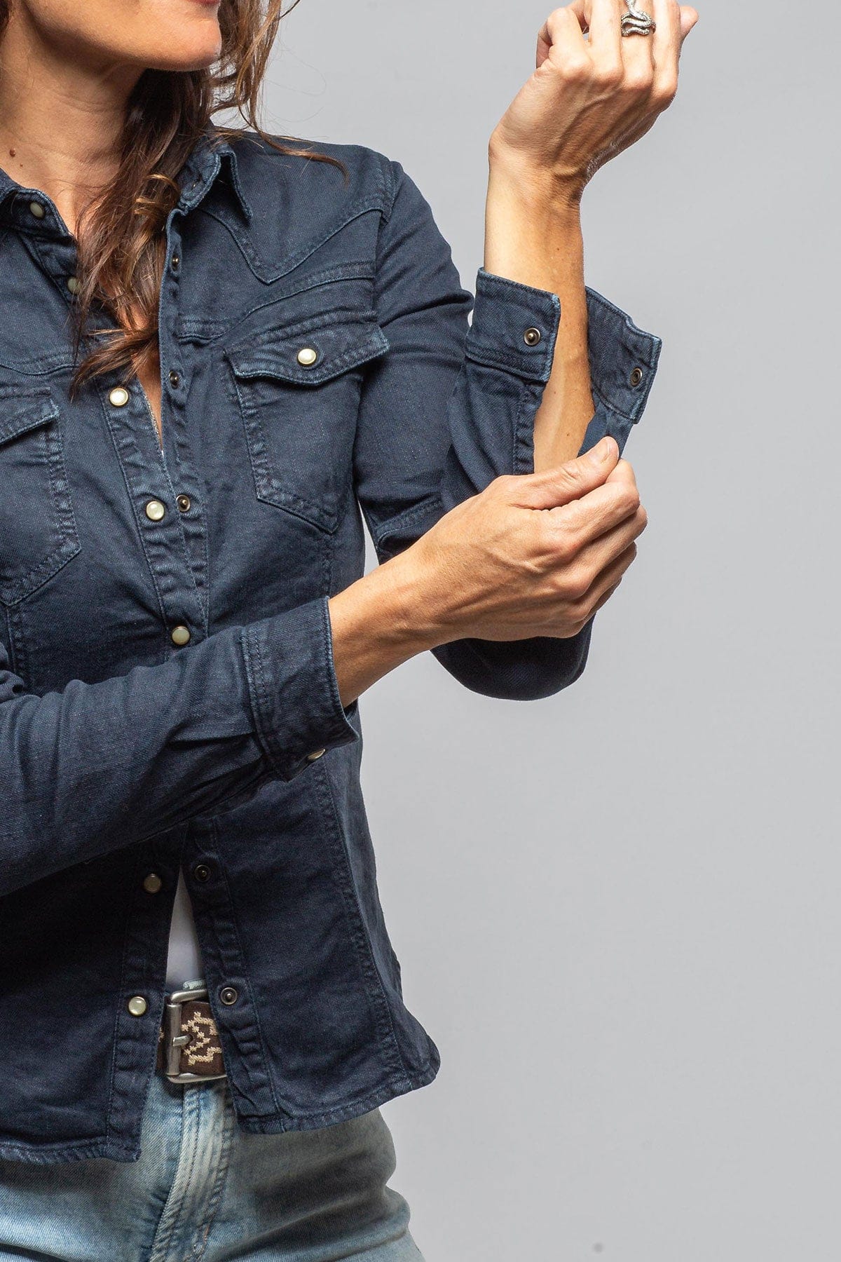 Axel's Premium Denim Yarmony Linen-Cotton Snap Shirt In Blu Di Prussia Ladies - Snap Shirts