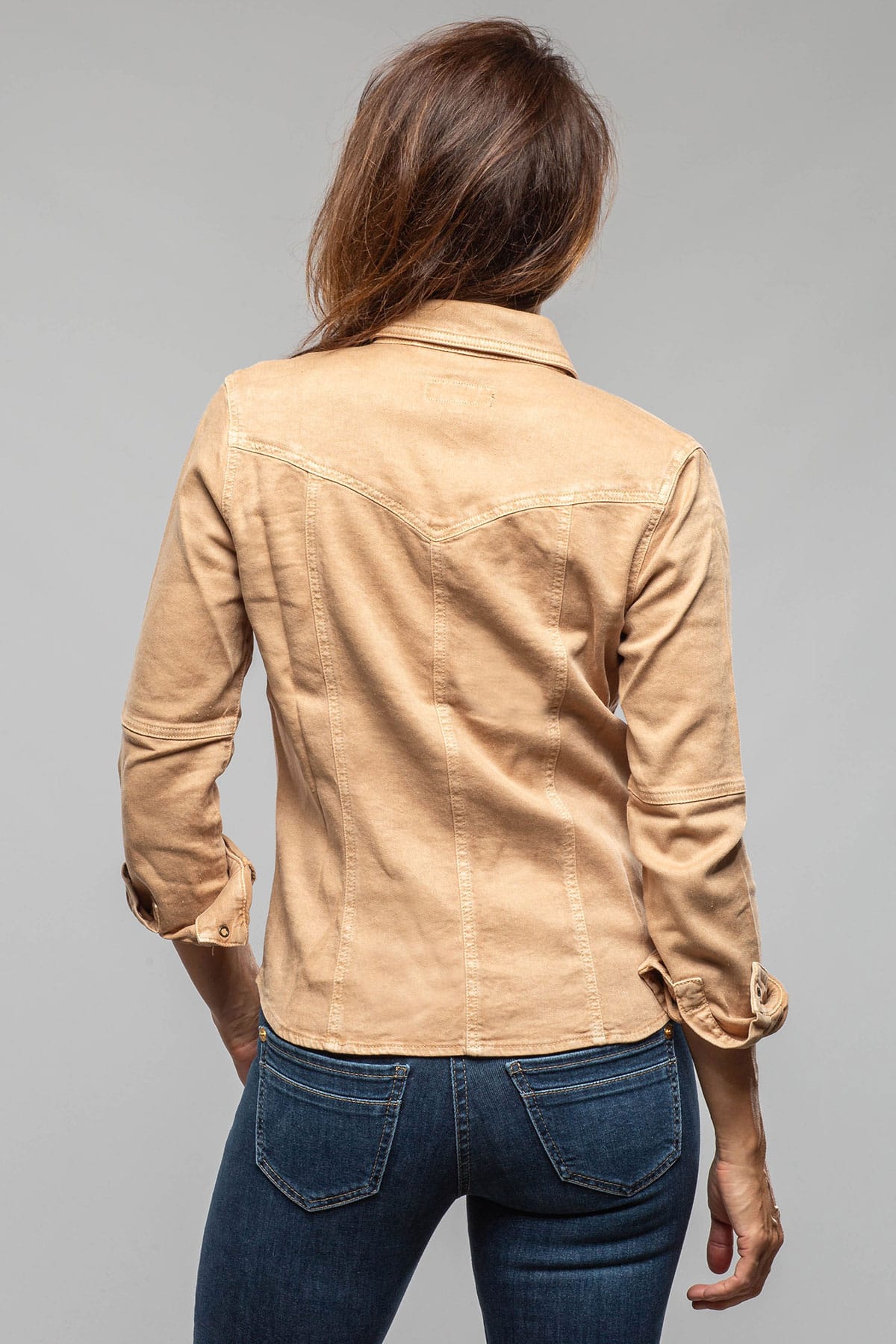 Axel's Premium Denim Yarmony Linen-Cotton Snap Shirt In Canella Ladies - Snap Shirts