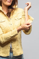 Axel's Premium Denim Yarmony Linen-Cotton Snap Shirt In Limone Ladies - Snap Shirts