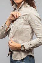 Axel's Premium Denim Yarmony Linen-Cotton Snap Shirt In Sasso Ladies - Snap Shirts