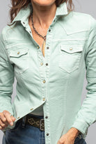 Axel's Premium Denim Yarmony Linen-Cotton Snap Shirt In Spearmint Ladies - Snap Shirts