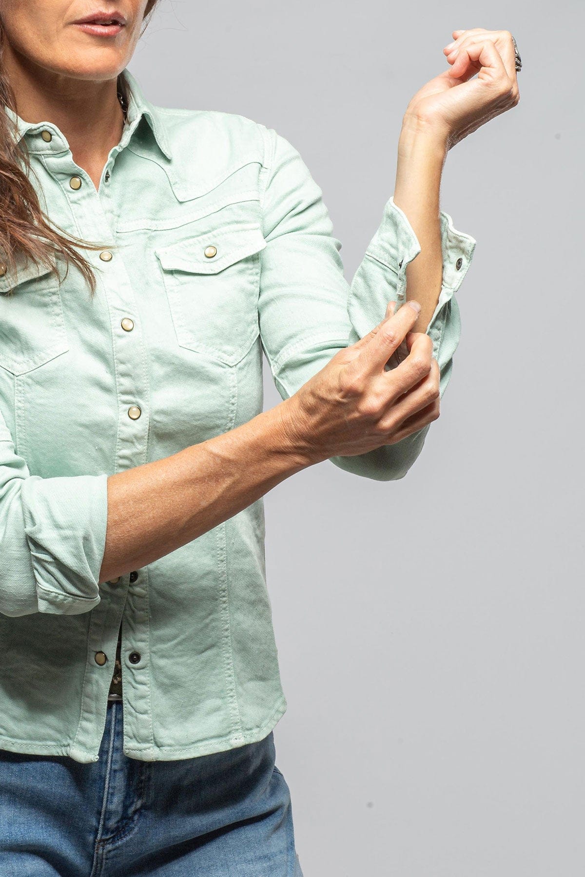 Axel's Premium Denim Yarmony Linen-Cotton Snap Shirt In Spearmint Ladies - Snap Shirts