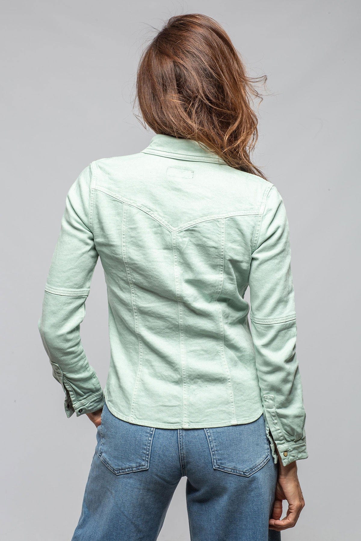 Axel's Premium Denim Yarmony Linen-Cotton Snap Shirt In Spearmint Ladies - Snap Shirts