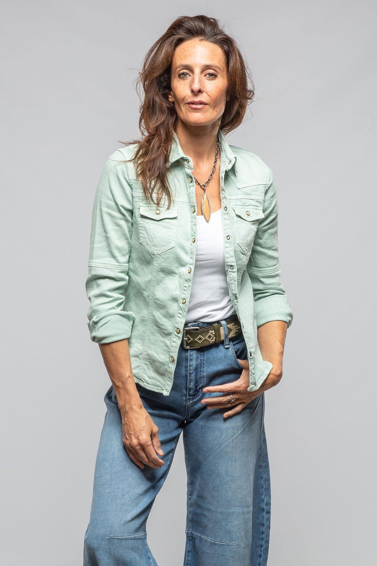 Axel's Premium Denim Yarmony Linen-Cotton Snap Shirt In Spearmint Ladies - Snap Shirts