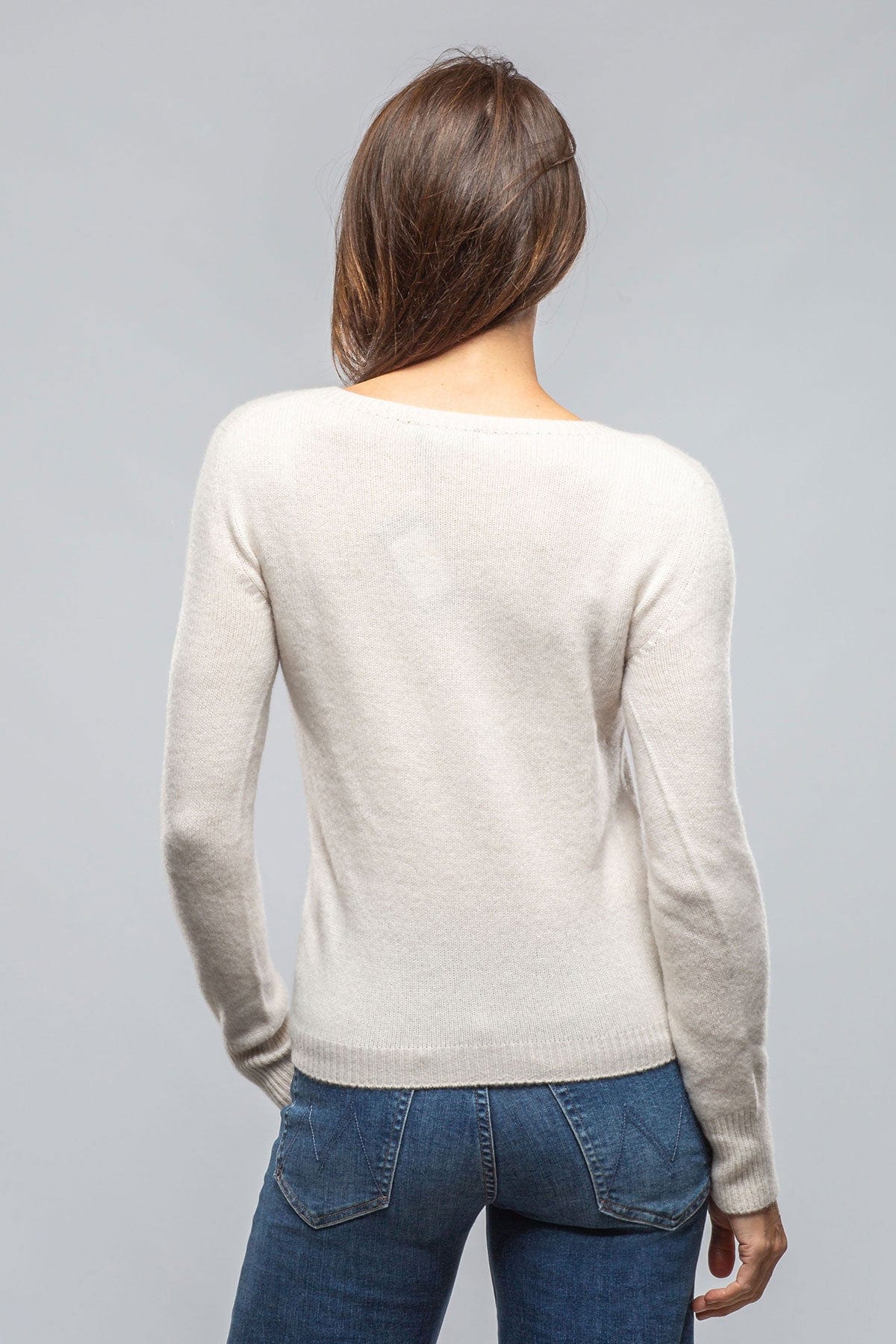 Cara Scoop Neck Cashmere Sweater In Stucco - AXEL'S