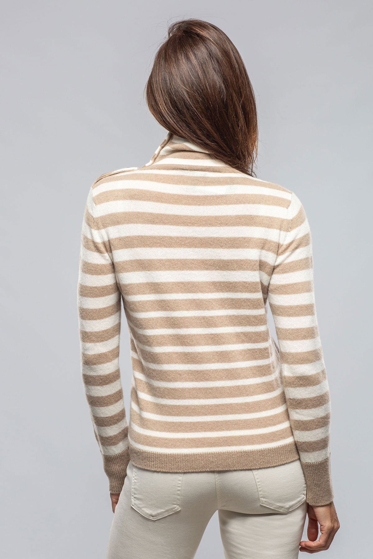 Georgi Cashmere Striped Button Collar In Camel/White - AXEL'S