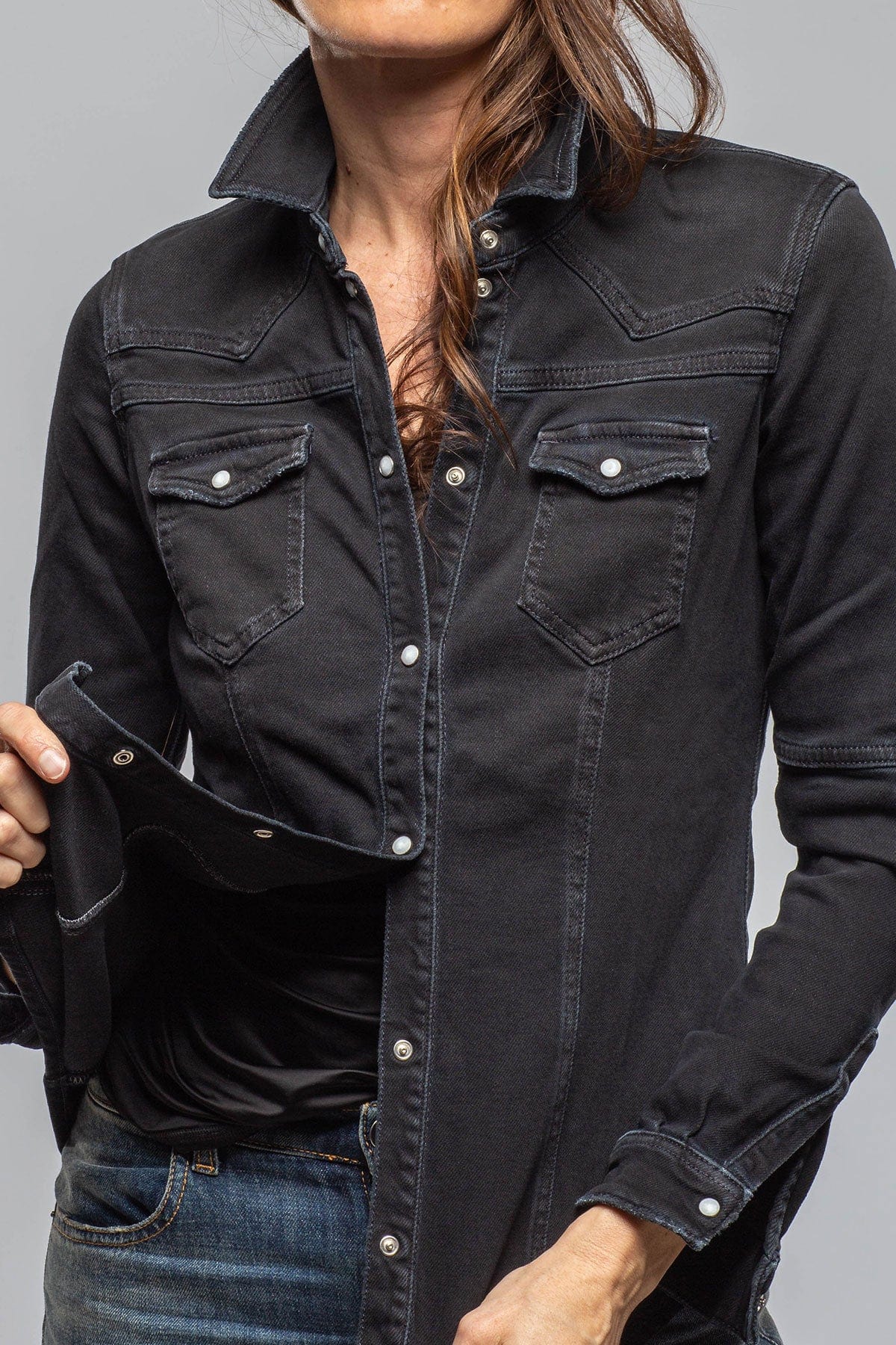 Axel's Premium Denim Maddi Fitted Western Snap Shirt In Nero | Ladies - Tops