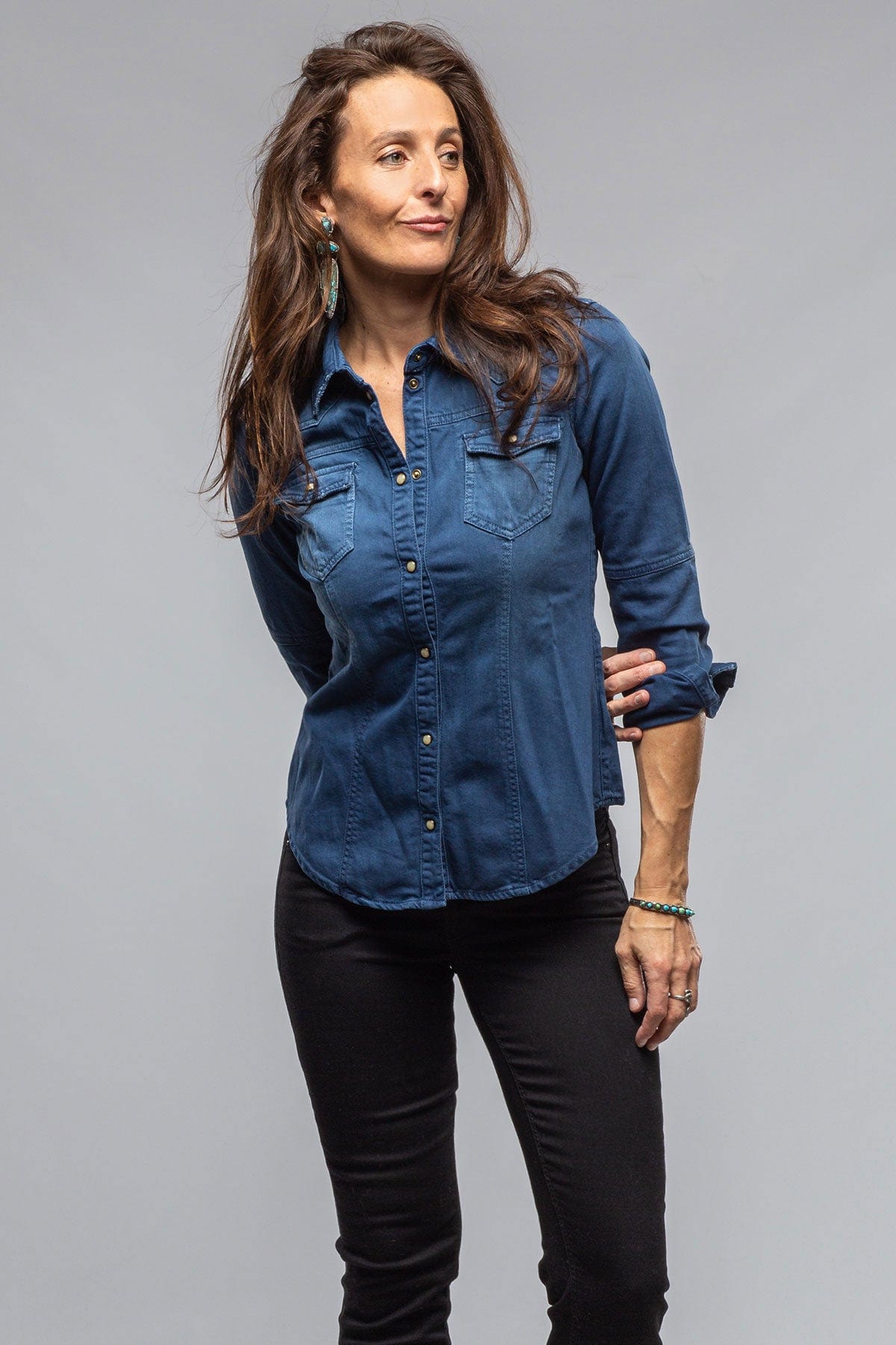 Axel's Premium Denim Sweetwater Denim Snap Shirt In Indaco | Ladies - Tops