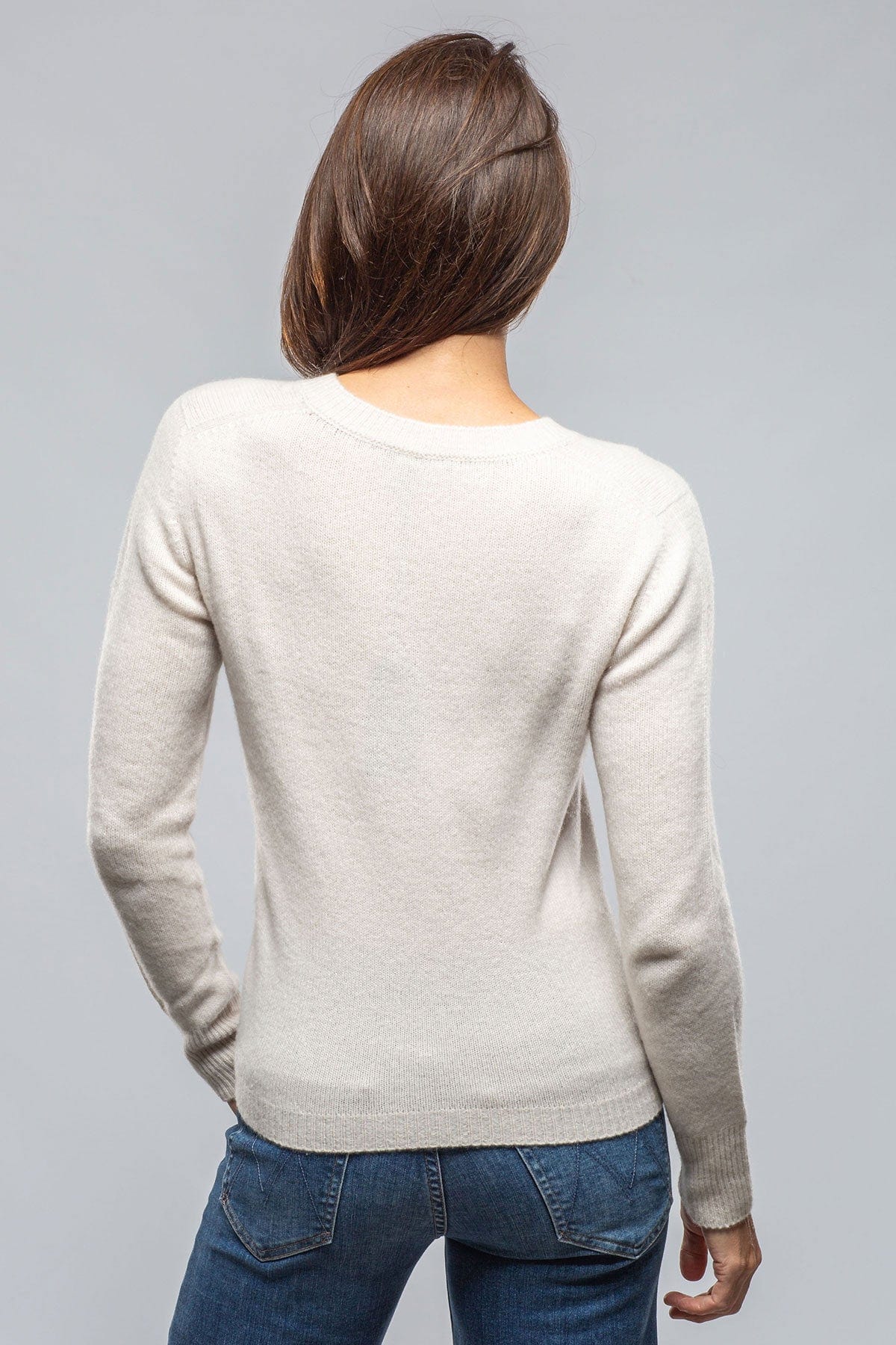 Vani V-Neck Cashmere Sweater In Stucco - AXEL'S