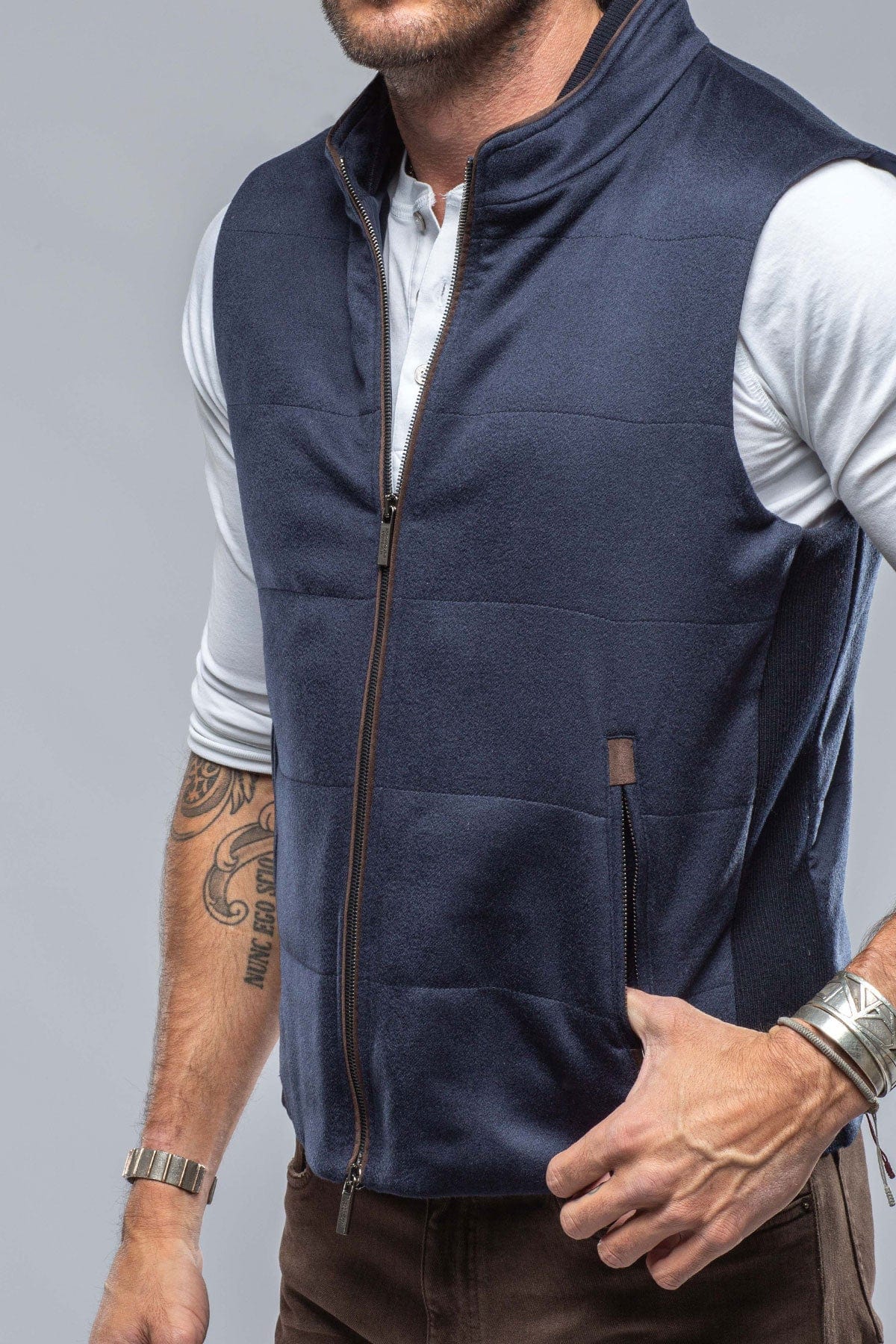 Alba Cashmere Vest in Navy - AXEL'S
