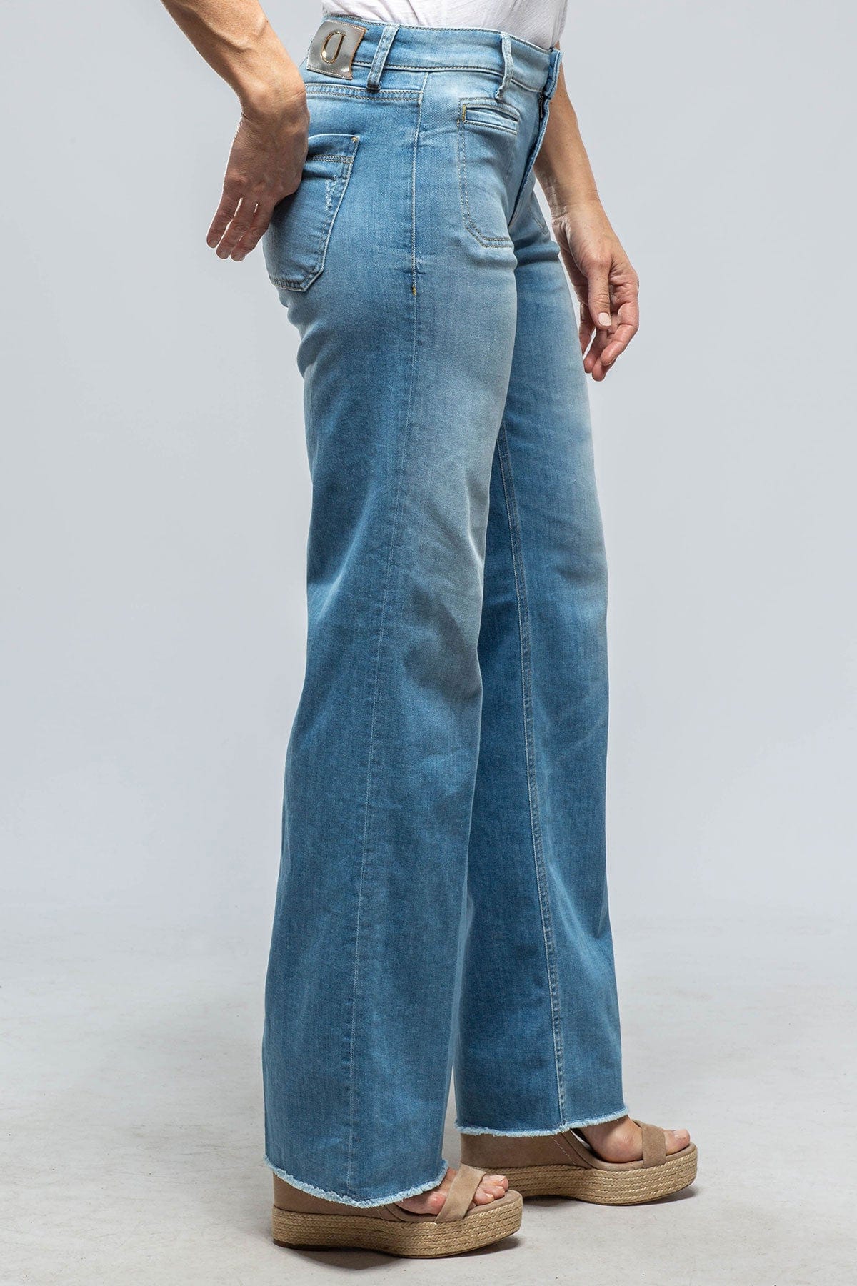 Tess Square Pocket Jean In Lt. Blue - AXEL'S