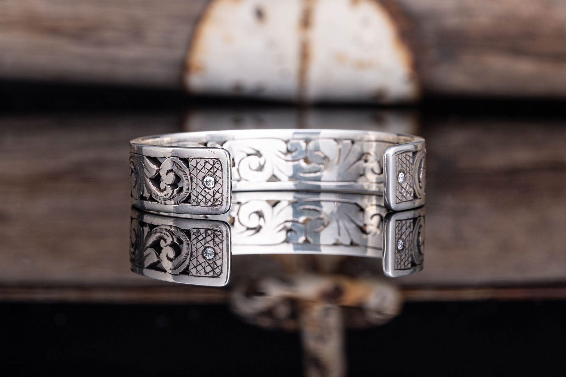 Barrow Cuff w/ Diamonds - AXEL'S