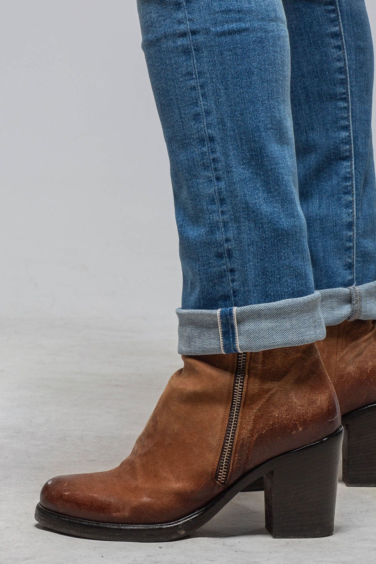 Dune Alma Selvedge Denim Retro Straight Leg In Ripped & Repaired Mid Light Blue Ladies - Pants - Jeans