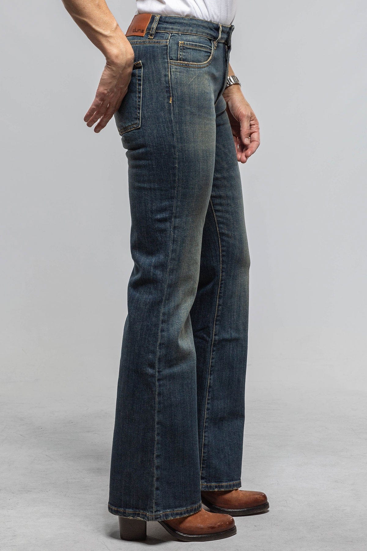 Luna Vintage Denim Relaxed Flared In Mid Dark Blue - AXEL'S