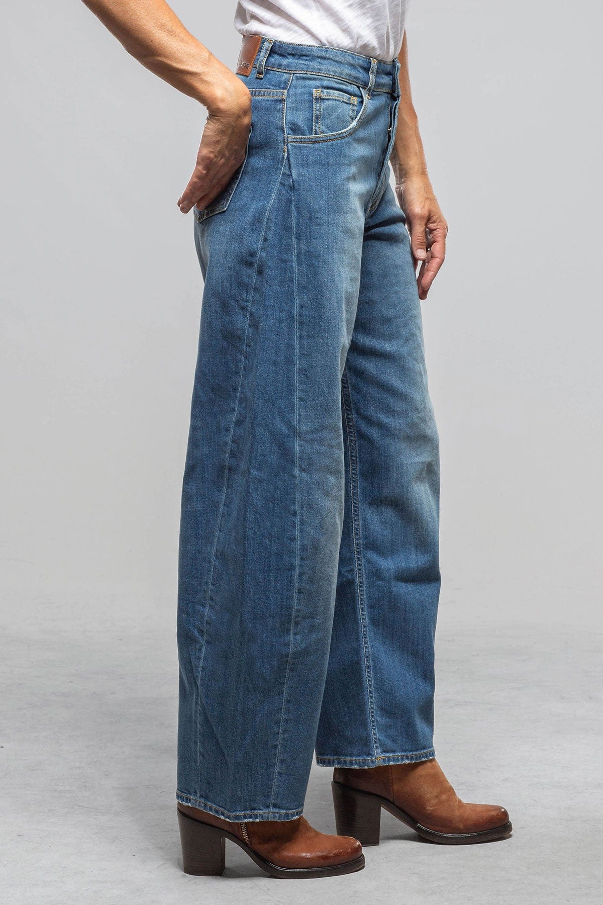 Dune Paloma Selvedge Wide Leg Gaucho Jean In Mid Light Ladies - Pants - Jeans