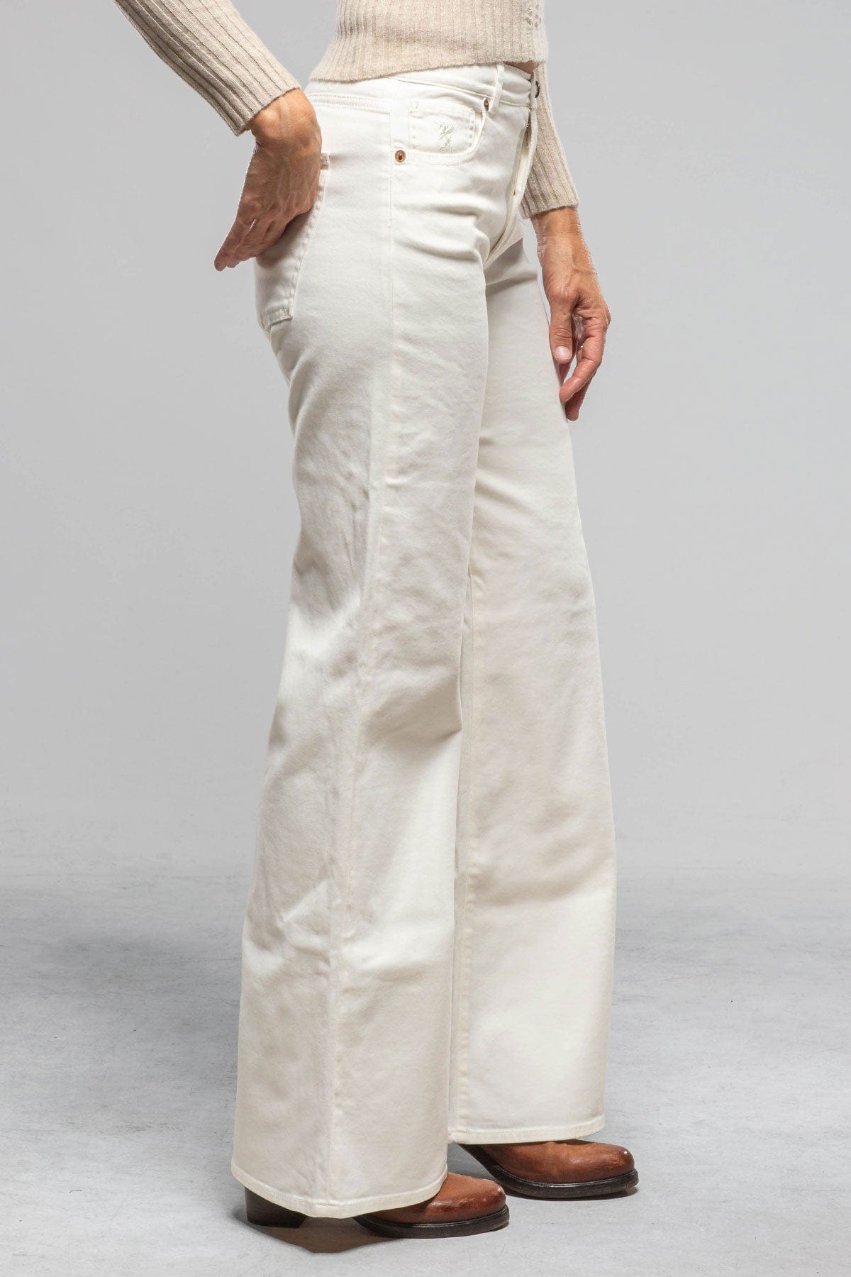 European Culture Collins Relaxed Leg Jean In Winter White Ladies - Pants - Jeans