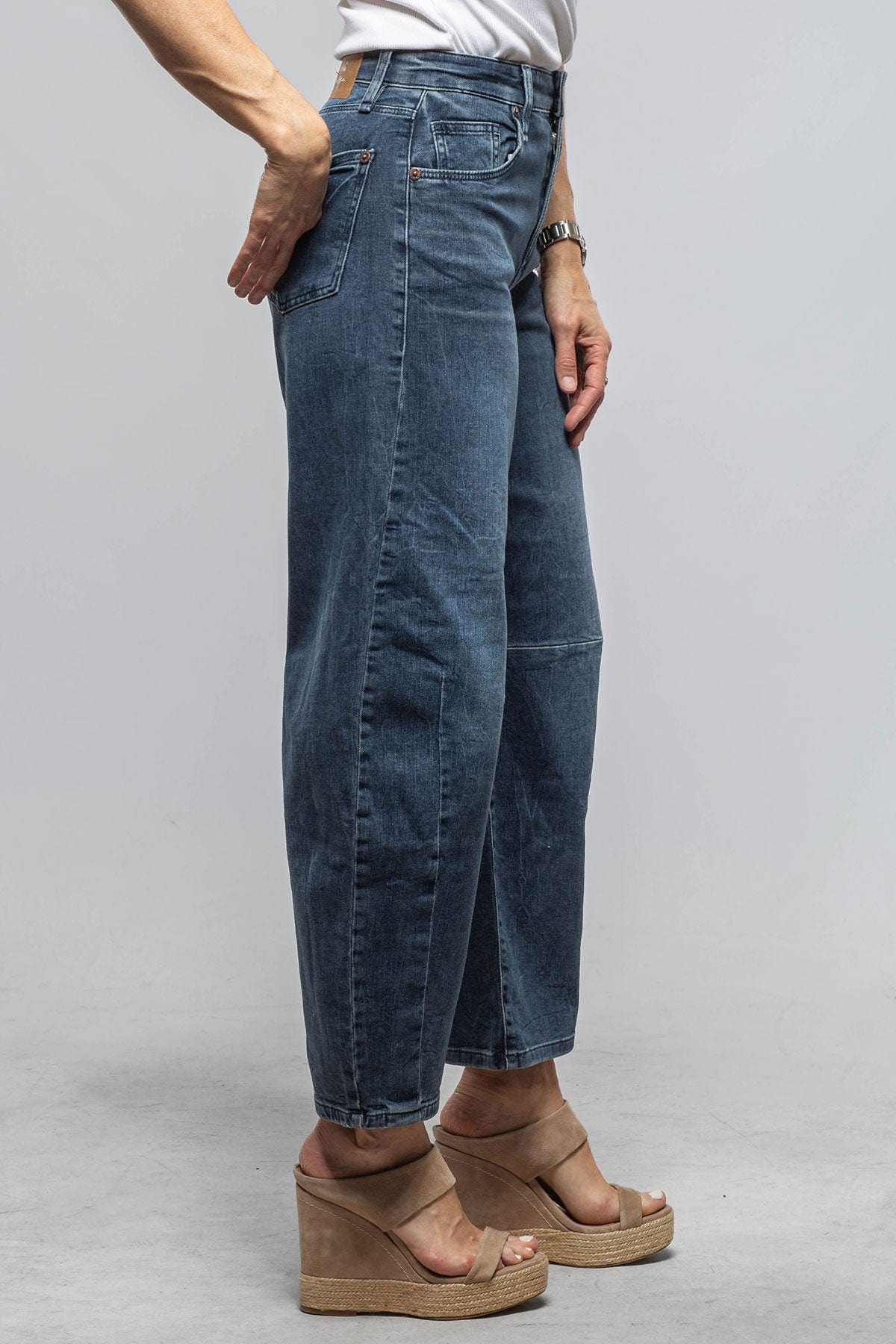 Mac Jeans MAC Dakota Barrel Leg Jean In Vintage Netwash Ladies - Pants - Jeans