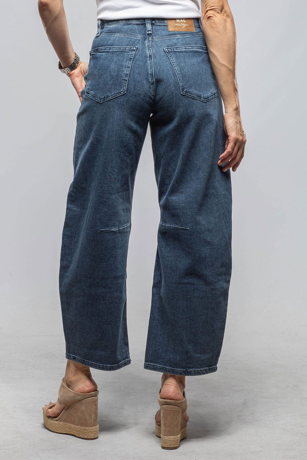 Mac Jeans MAC Dakota Barrel Leg Jean In Vintage Netwash Ladies - Pants - Jeans