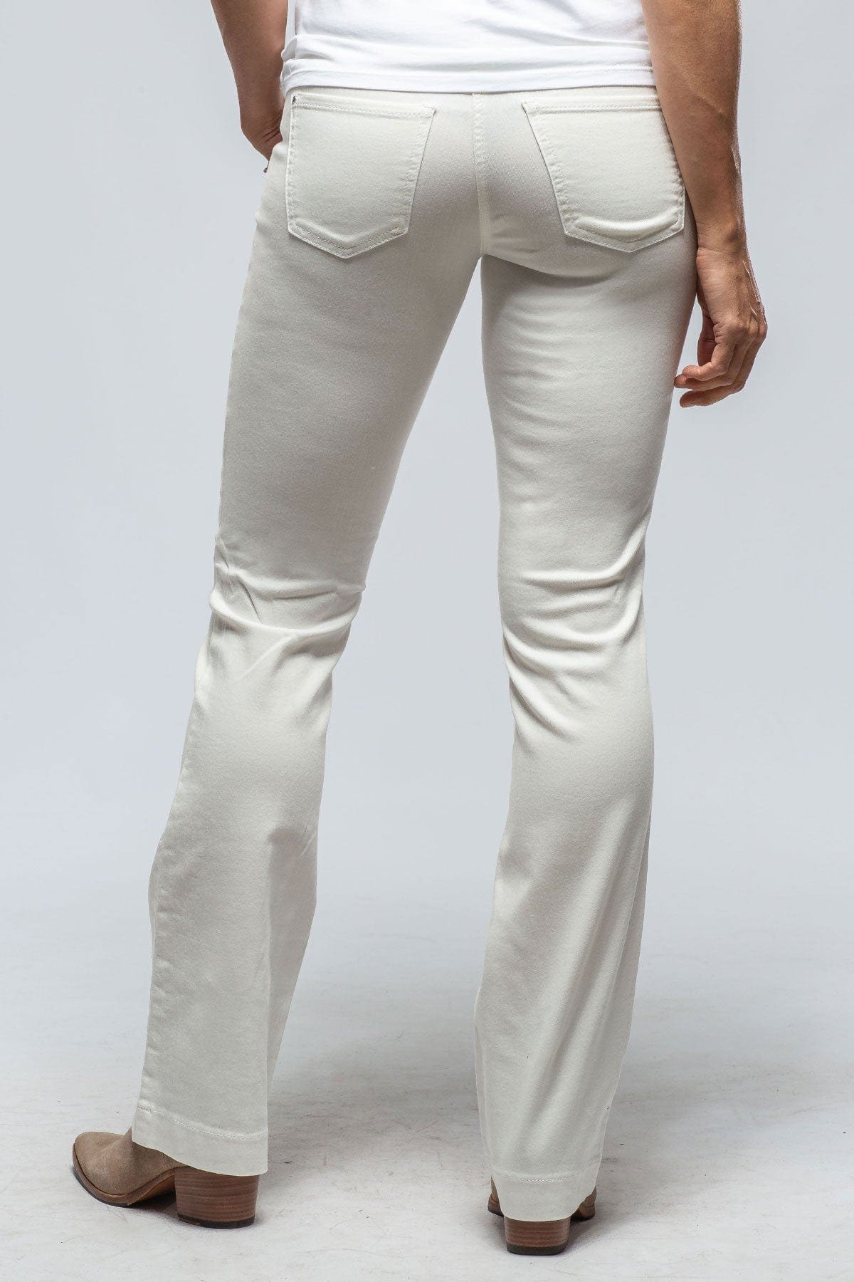 3 Ways to Wear White Jeans in Fall | White denim outfit, White jeans outfit  fall, How to wear white jeans