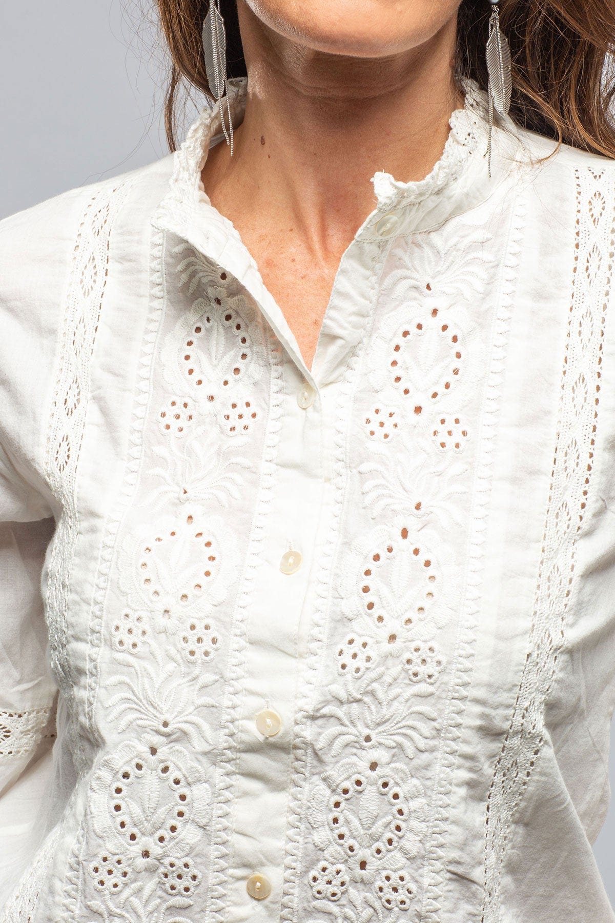 Ellie Eyelet Blouse In Off White - AXEL'S