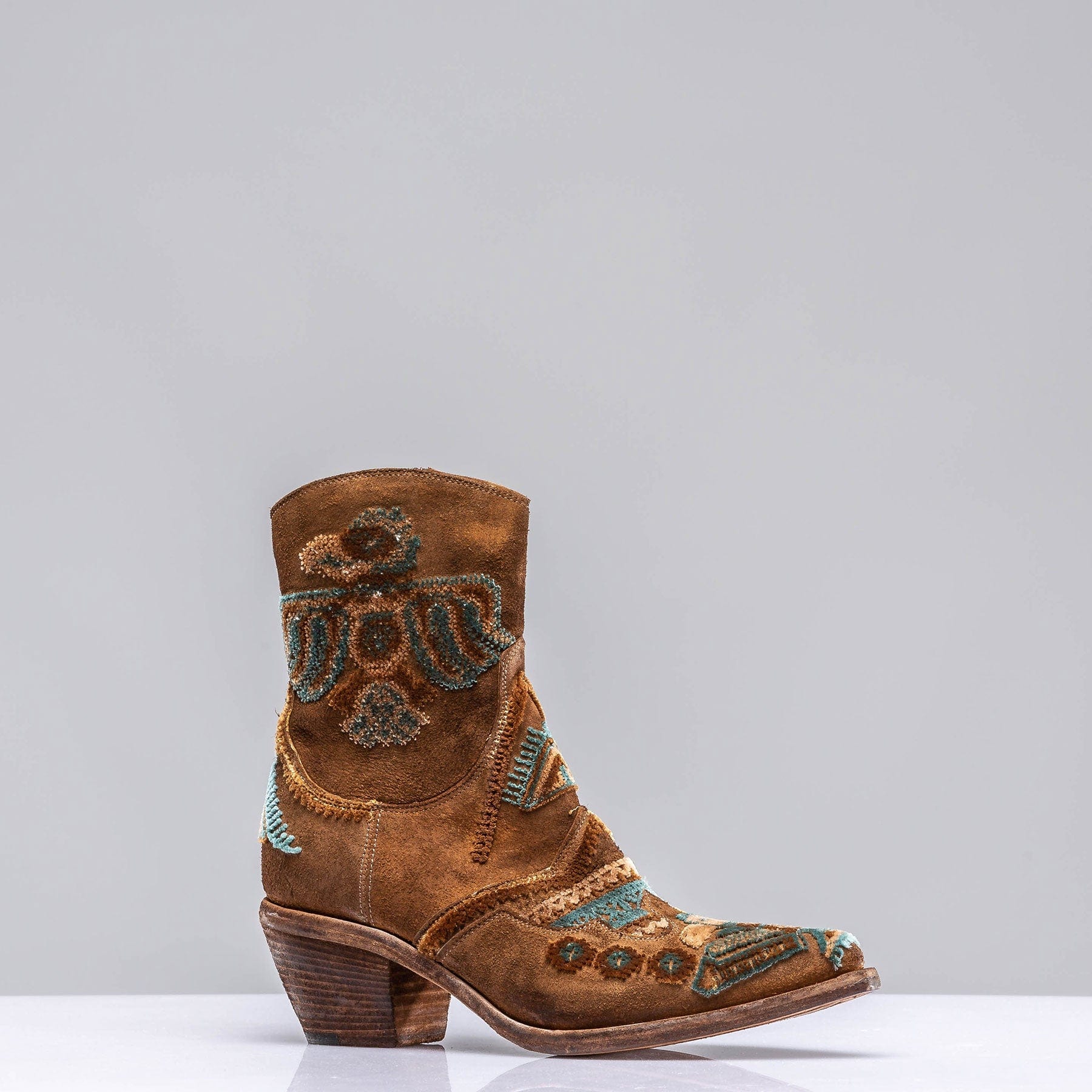 Juana Boot W/ Embroidery In Camel - AXEL'S