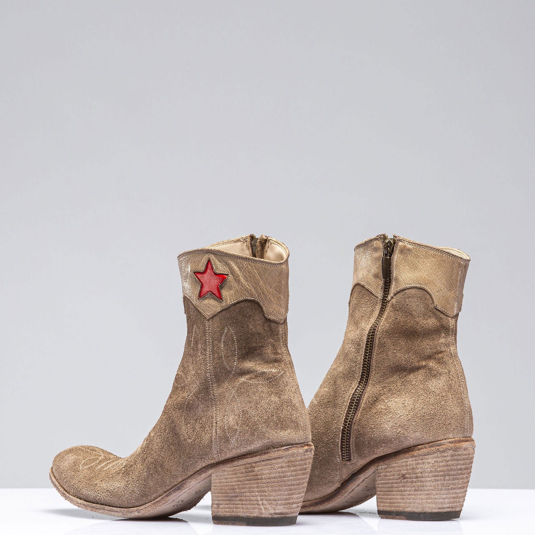 Stella Boot In Stone W/ Red Star - AXEL'S