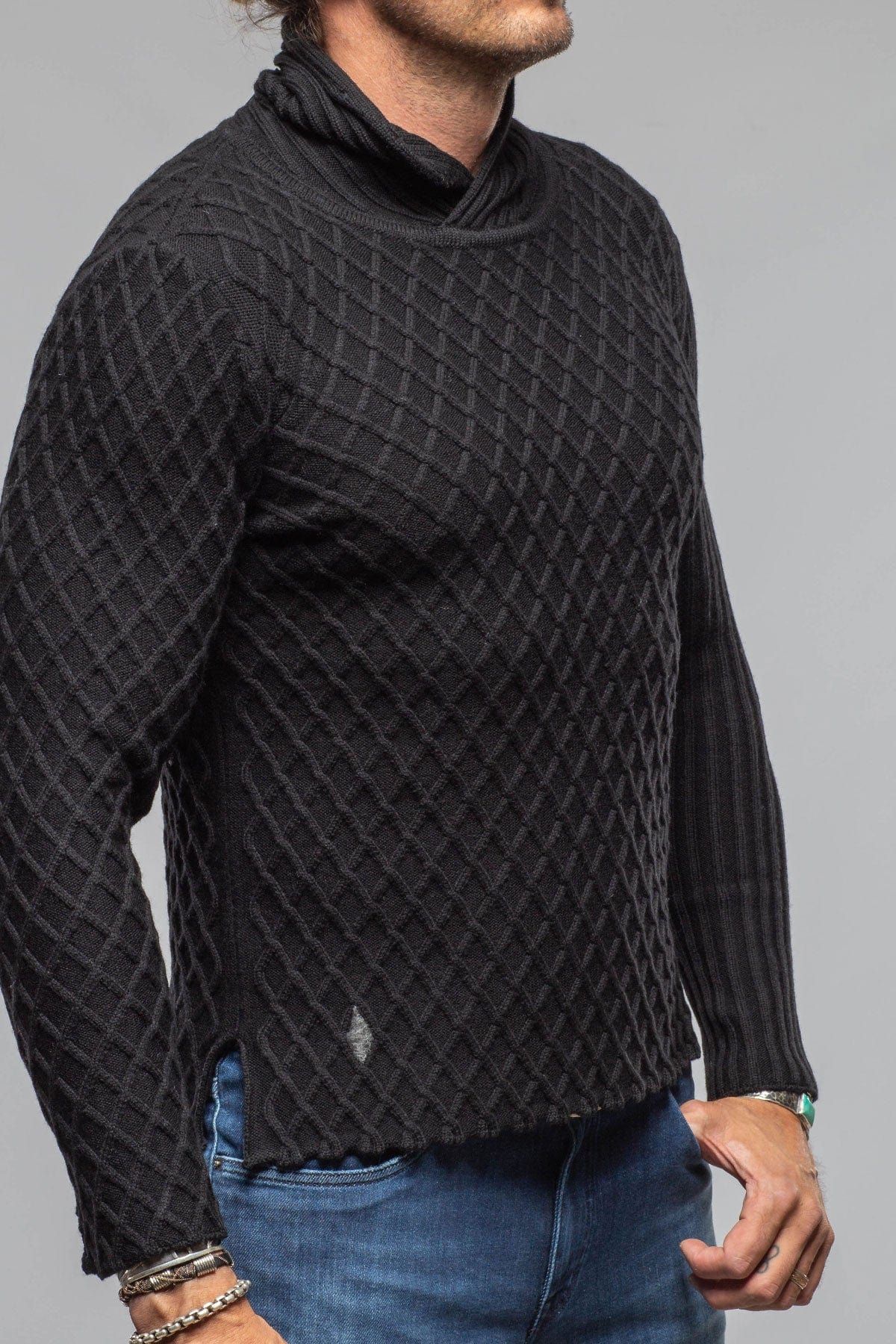 Sonora Stitch Cross Sweater In Black - AXEL'S